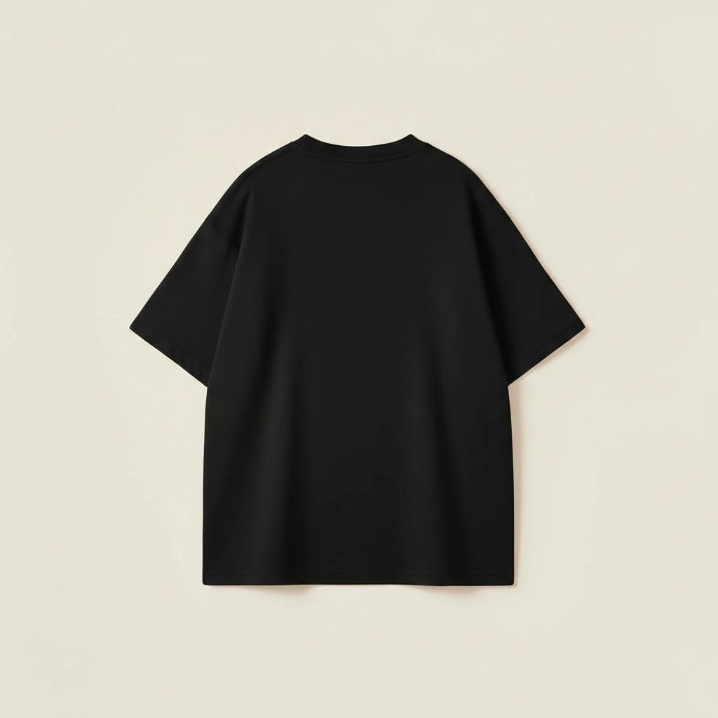 Black oversized t-shirt for men with Yuehan brand text and a casual crew neck design for a modern aesthetic.